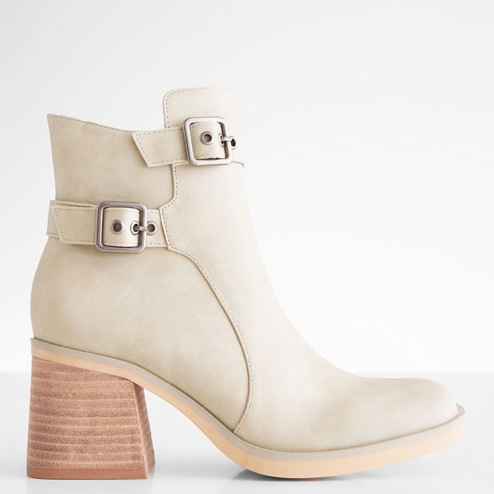 Boots size 7